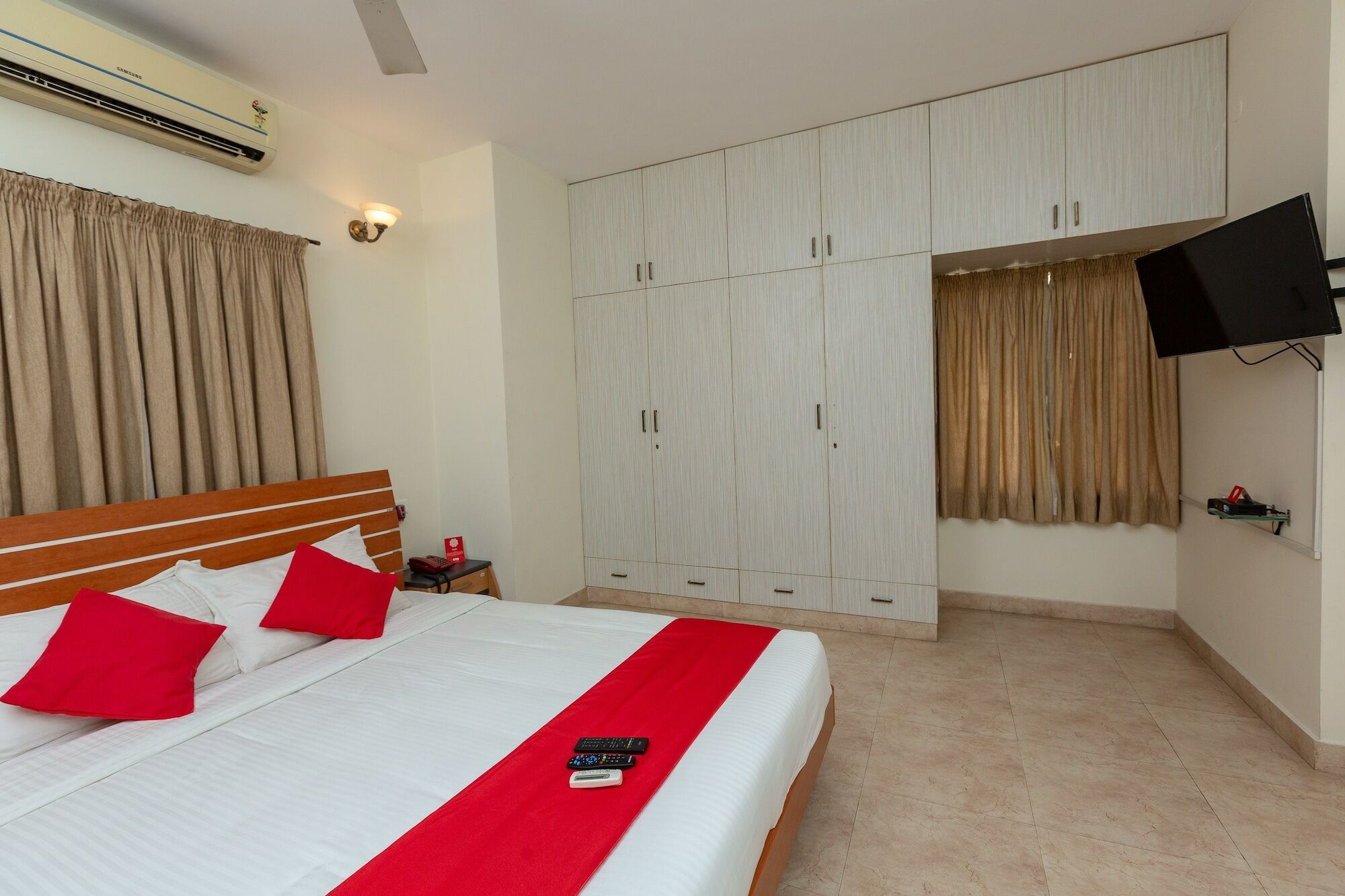 Oyo 23202 Cute Orange Service Apartments Ченнаи Экстерьер фото